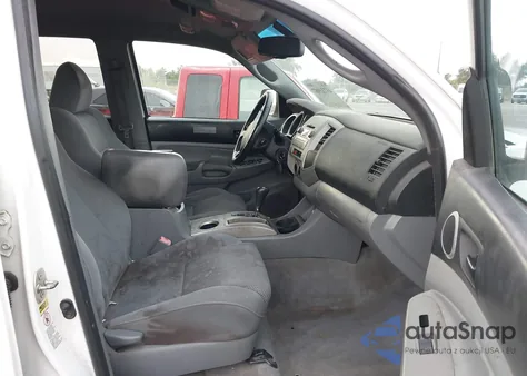 2010 Toyota Tacoma Prerunner V6 z USA, uszkodzony, nr VIN 3TMJU4GN6AM096460